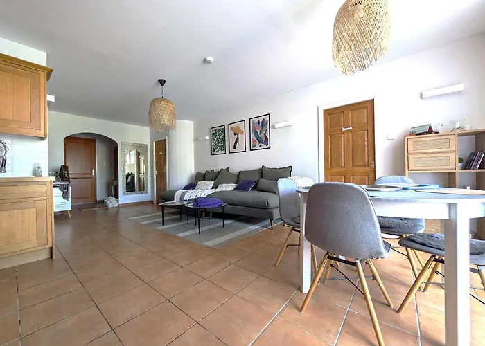 Appartement T3 Avec Stationnement Et Terrasse, Pres Du Centre De Collioure - Fr-1-309-443