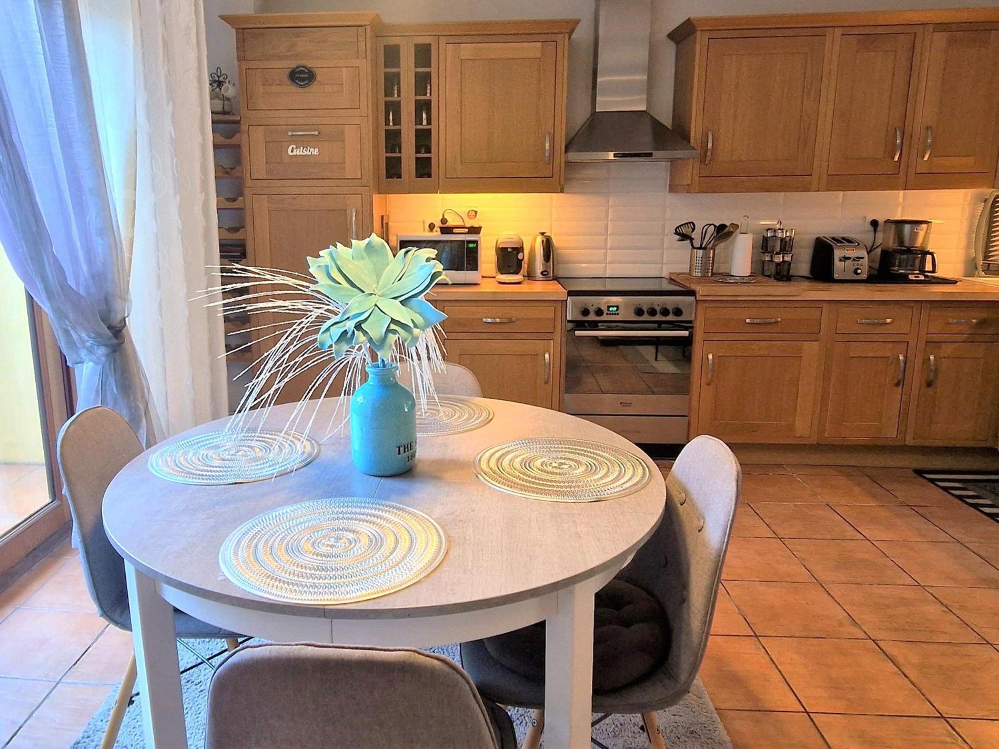 Apartment T3 Avec Stationnement Et Terrasse, Pres Du Centre De - Fr-1-309-443 *