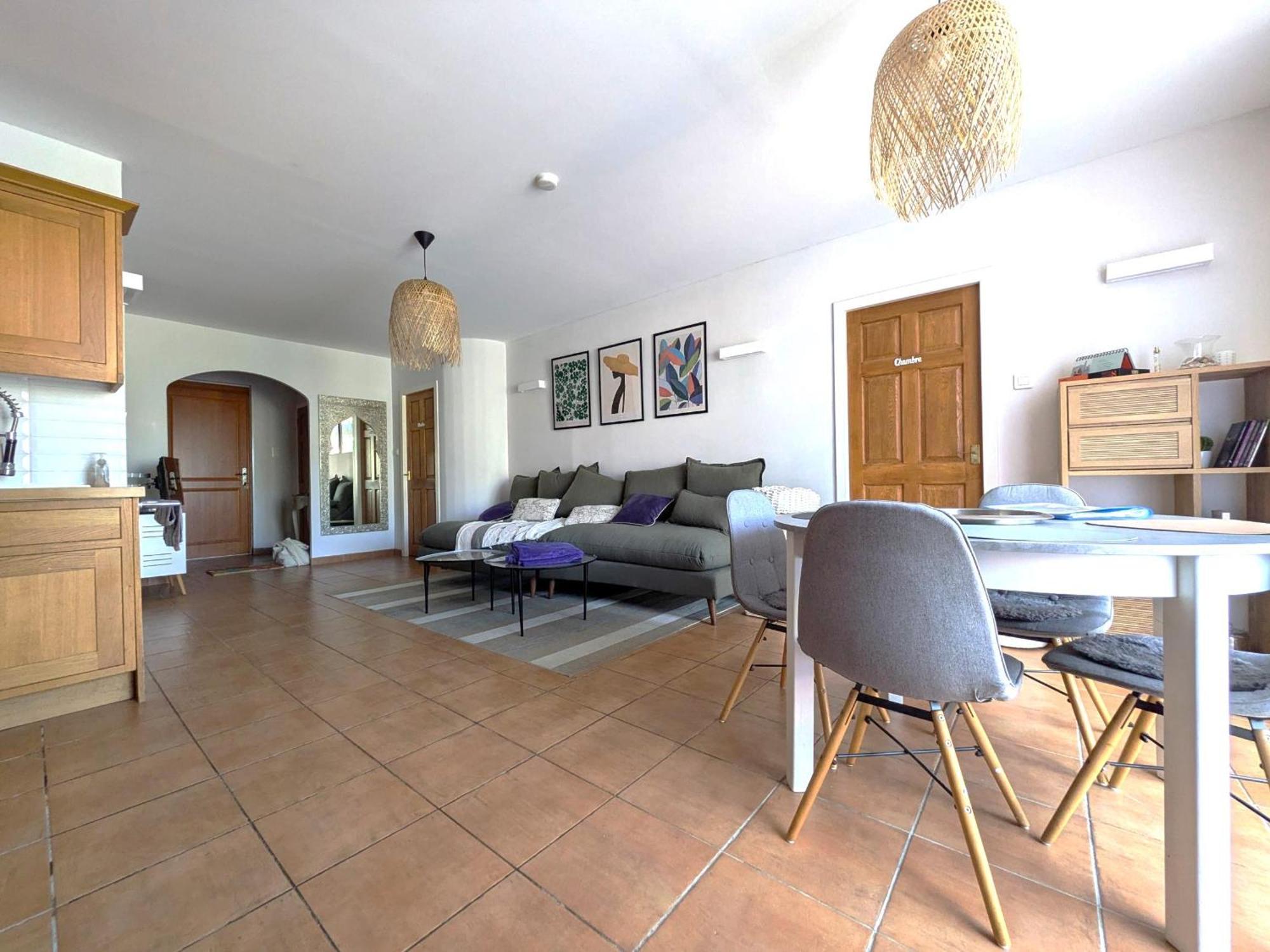 T3 Avec Stationnement Et Terrasse, Pres Du Centre De - Fr-1-309-443 Apartment *